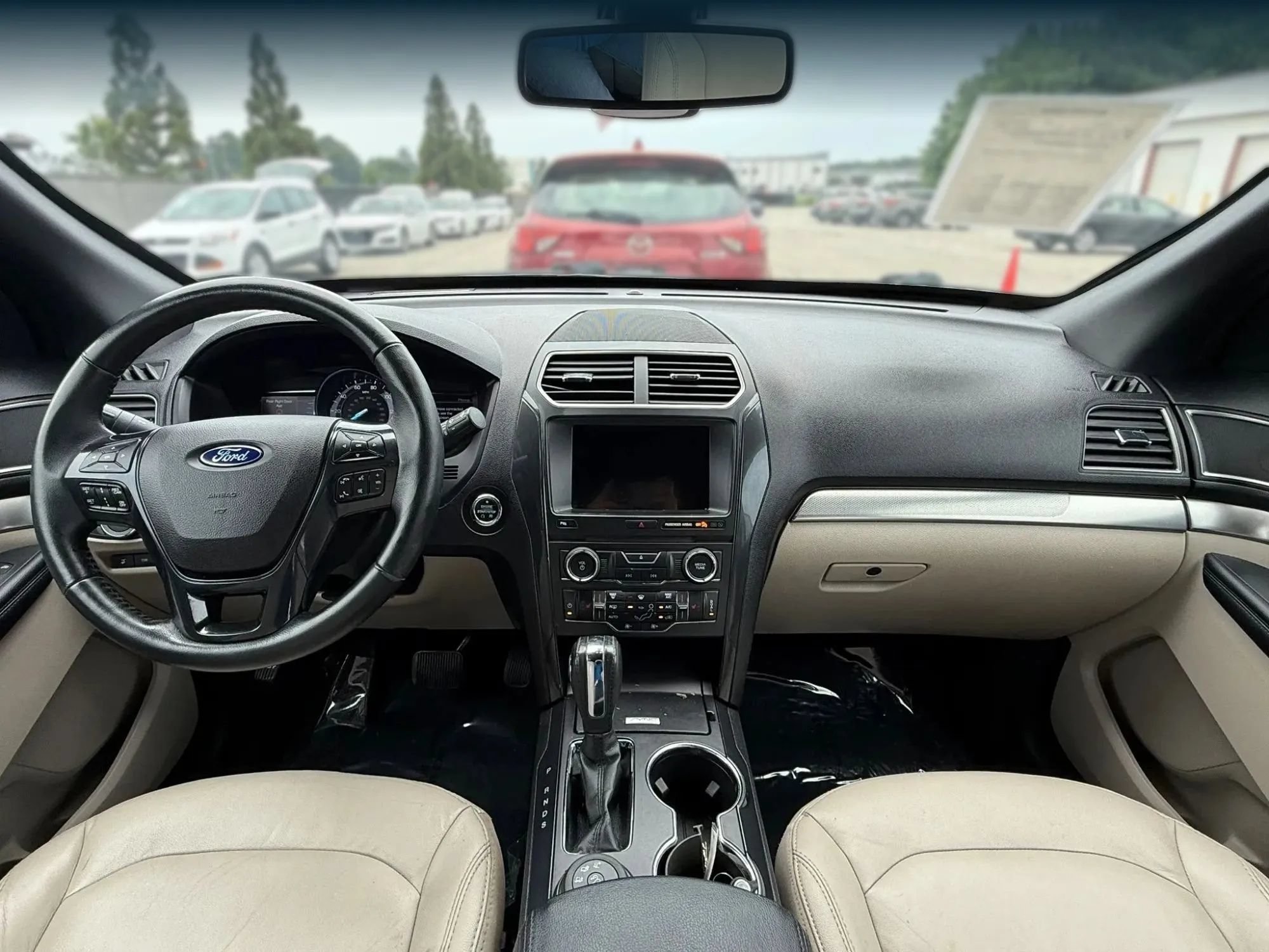 Used 2018 Ford Explorer XLT w/ Equipment Group 202A AWD/4WD image 3