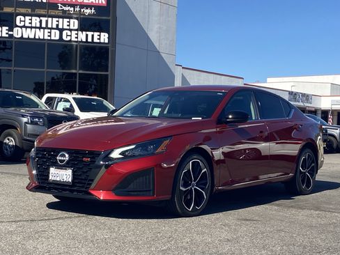 Used 2024 Nissan Altima 2.5 SR w/ SR Premium Package image 7