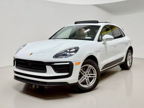 Used 2022 Porsche Macan AWD/4WD image 2