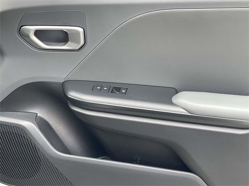 New 2025 Kia K4 LXS image 12