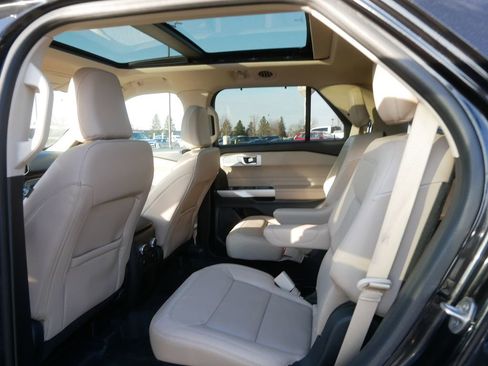 Used 2021 Ford Explorer Limited w/ Equipment Group 301A image 17