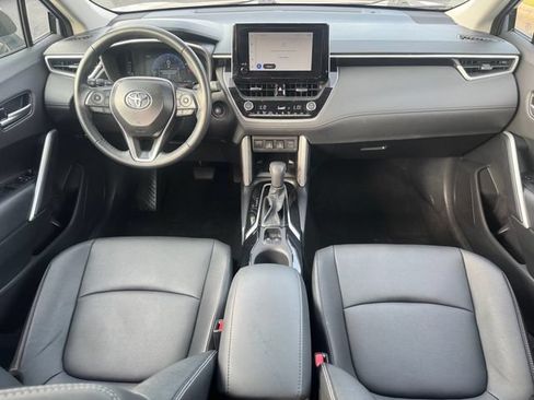 Used 2025 Toyota Corolla Cross XLE FWD image 22