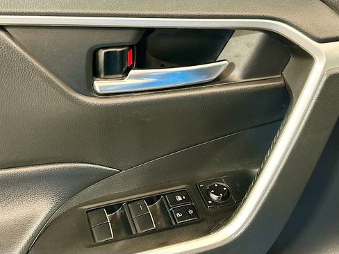 Used 2021 Toyota RAV4 XLE Premium FWD image 15
