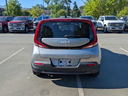 Used 2022 Kia Soul LX w/ Technology Package FWD image 5