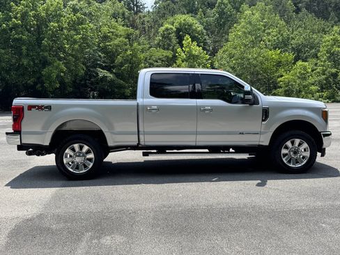 Used 2017 Ford F250 Lariat w/ Lariat Ultimate Package image 5