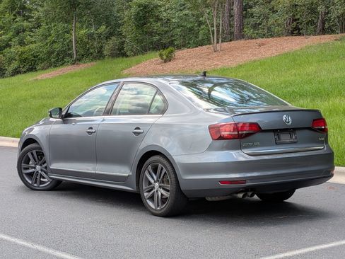 Used 2018 Volkswagen Jetta SEL FWD image 3