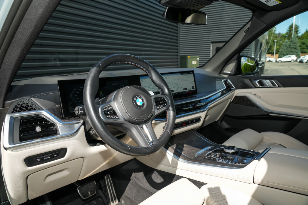 Used 2024 BMW X5 M60i AWD/4WD image 4