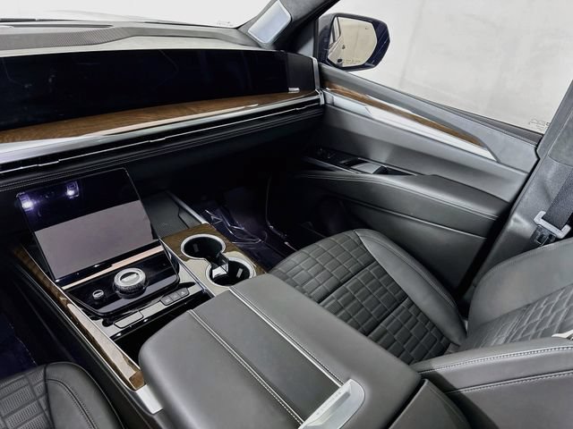 Used 2025 Cadillac Escalade Sport Platinum AWD/4WD image 25
