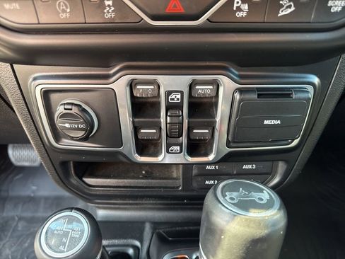 Used 2018 Jeep Wrangler Unlimited Sahara w/ Quick Order Package 24M Moab image 42