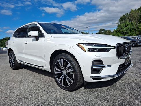 Certified 2023 Volvo XC60 T8 Plus AWD/4WD image 1