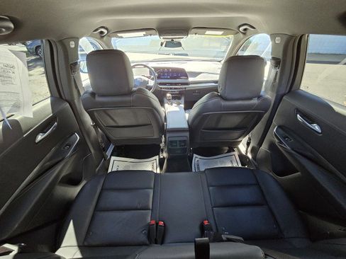 Used 2025 Cadillac XT4 Premium Luxury image 11
