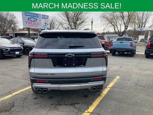 Used 2025 Chevrolet Traverse Z71 image 6