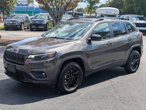 Used 2023 Jeep Cherokee Altitude Lux image 8