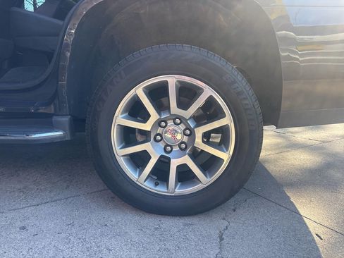 Used 2018 GMC Yukon Denali image 17