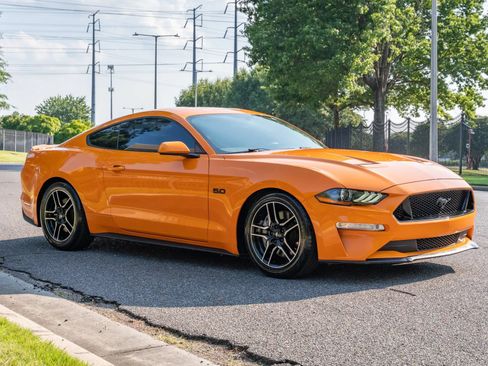 Used 2018 Ford Mustang GT RWD image 4