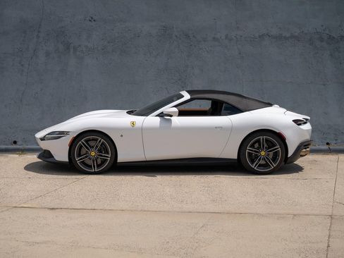 Used 2024 Ferrari Roma Spider RWD image 3