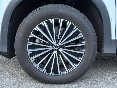 Used 2025 Volkswagen Tiguan S image 8