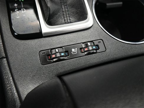 Used 2019 Toyota Highlander Limited image 16