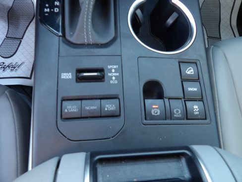 Used 2023 Toyota Highlander XLE image 18