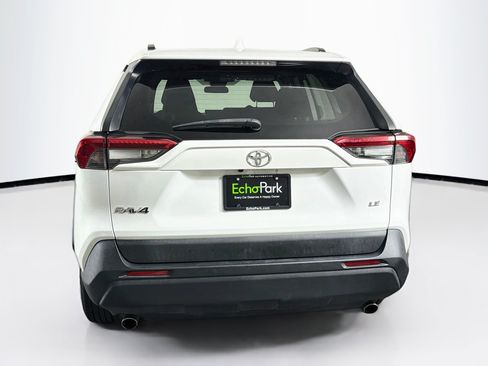 Used 2019 Toyota RAV4 LE w/ Carpet Mat Package FWD image 7