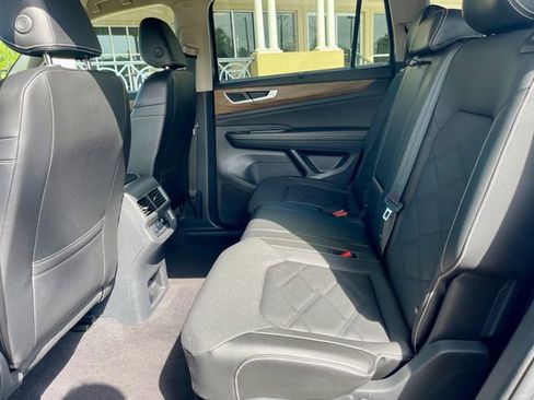 Used 2024 Volkswagen Atlas SE image 12