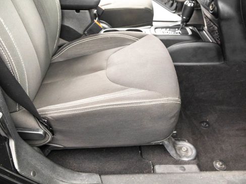 Used 2018 Jeep Wrangler Unlimited Sahara image 40