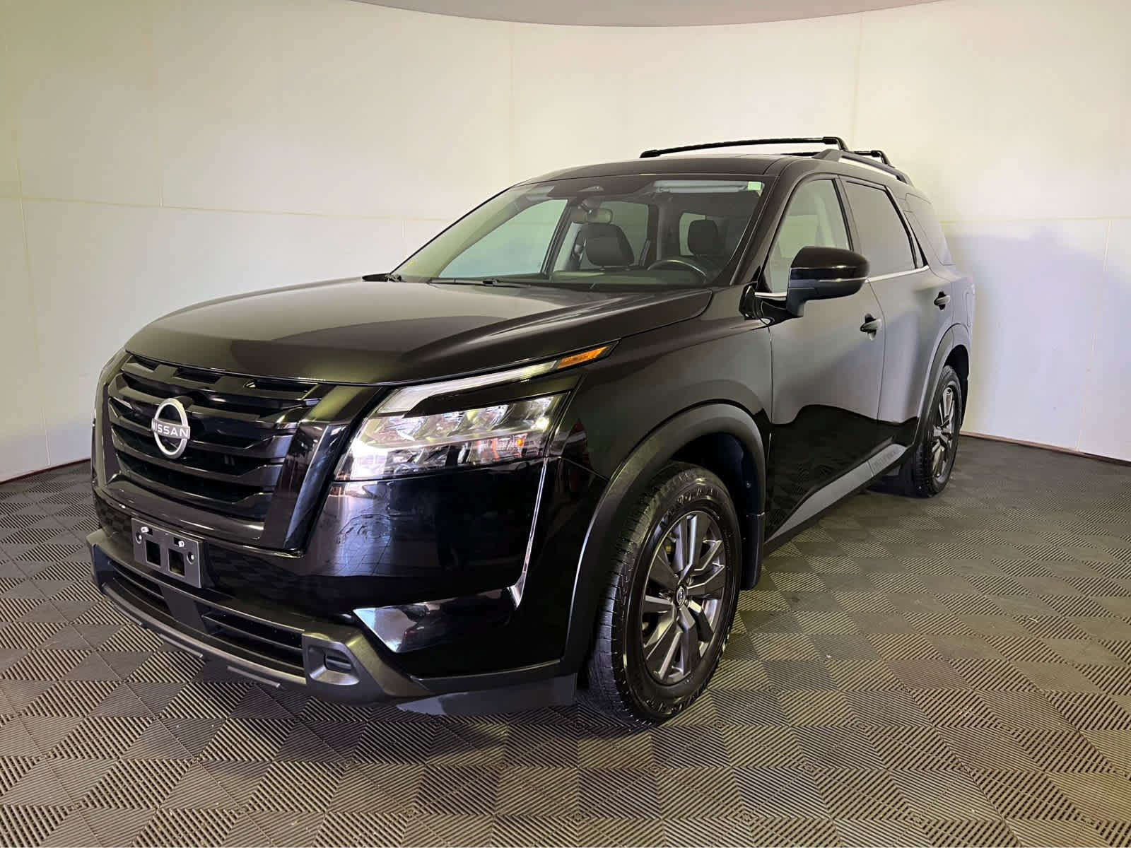 Certified 2023 Nissan Pathfinder SV w/ SV Premium Package AWD/4WD image 3