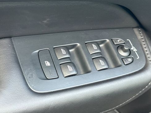 Used 2025 Volvo XC60 B5 Core image 13