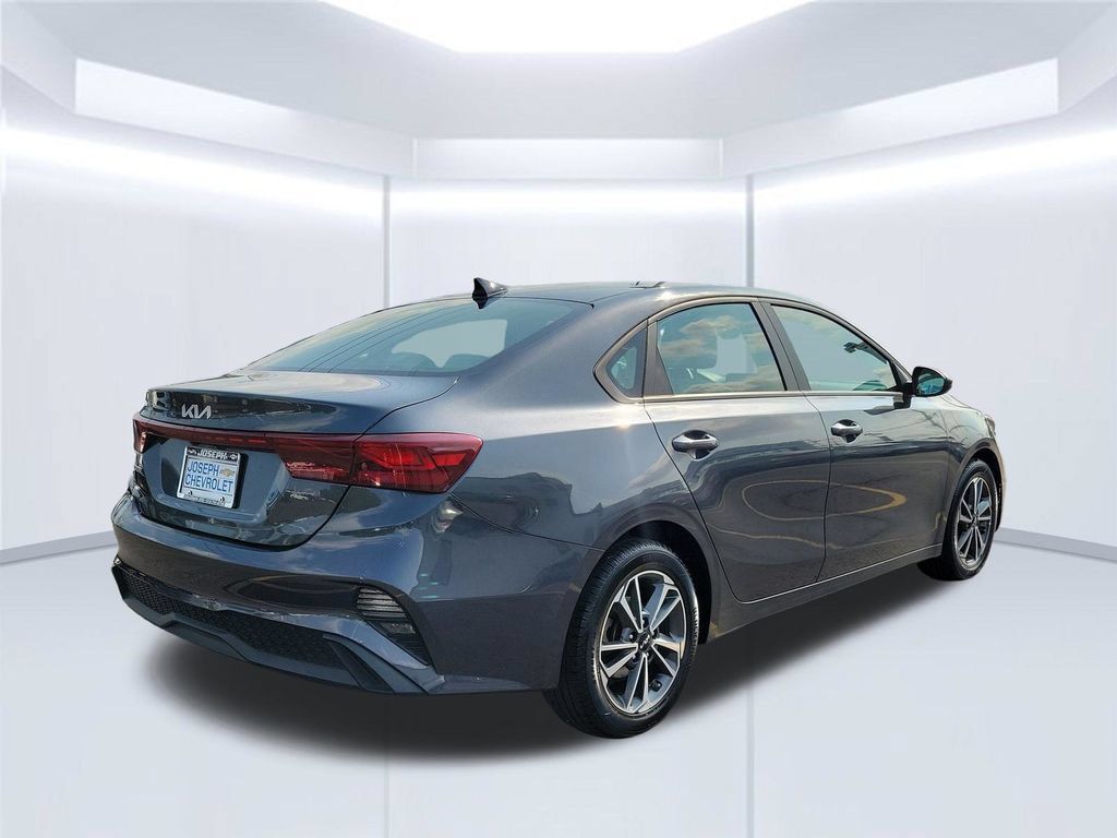Used 2023 Kia Forte LXS FWD image 5