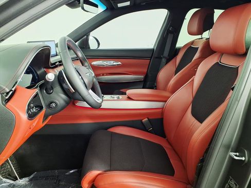 Used 2024 Genesis GV70 2.5T w/ Sport Prestige Package image 17