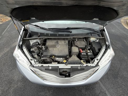 Used 2014 Toyota Sienna XLE image 28