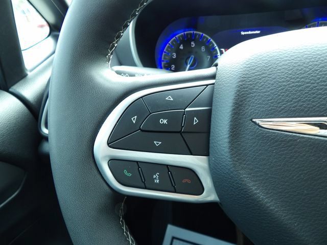 Used 2025 Chrysler Pacifica Select FWD image 26