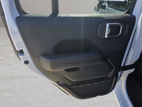 Used 2025 Jeep Wrangler Sahara w/ Safety Group image 33