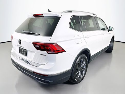 Used 2023 Volkswagen Tiguan SE AWD/4WD image 5