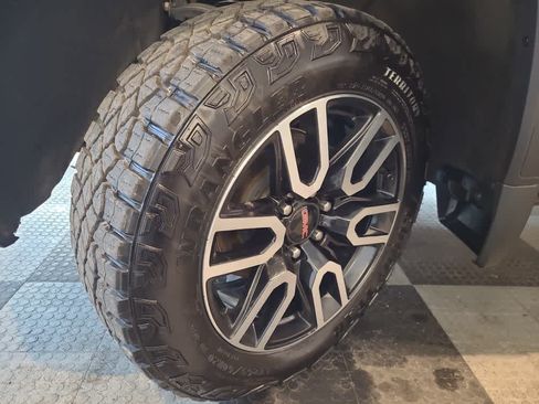 Used 2022 GMC Sierra 1500 AT4 w/ AT4 Preferred Package AWD/4WD image 8