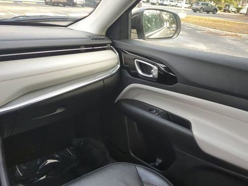 Used 2022 Jeep Compass Limited image 17