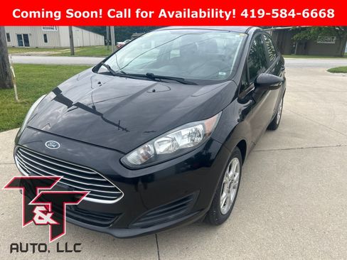 Used 2014 Ford Fiesta SE FWD image 2