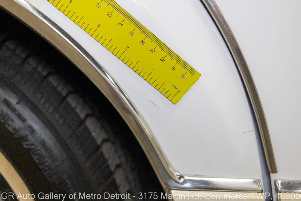 Used 1989 Lincoln Town Car Signature RWD image 28