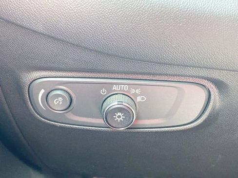 Used 2020 Chevrolet Equinox LS FWD image 9