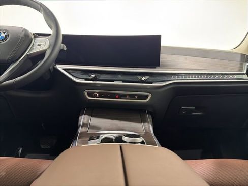Used 2026 BMW X7 xDrive40i w/ Premium Package image 39