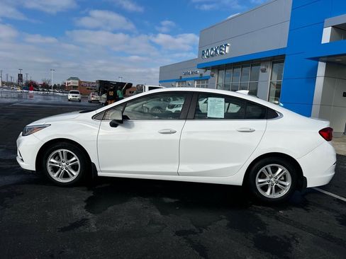 Used 2018 Chevrolet Cruze LT w/ Convenience Package image 9