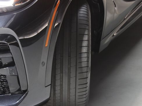 Used 2023 BMW X6 xDrive40i w/ M Sport Package image 18