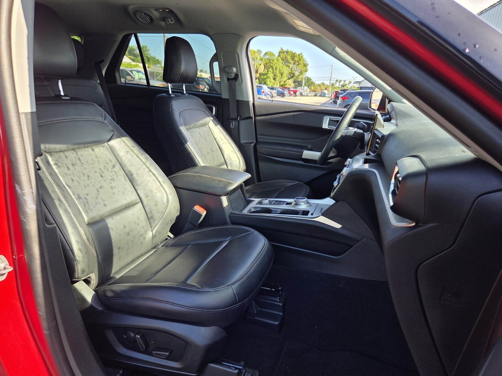 Used 2023 Ford Explorer XLT w/ Equipment Group 202A AWD/4WD image 19
