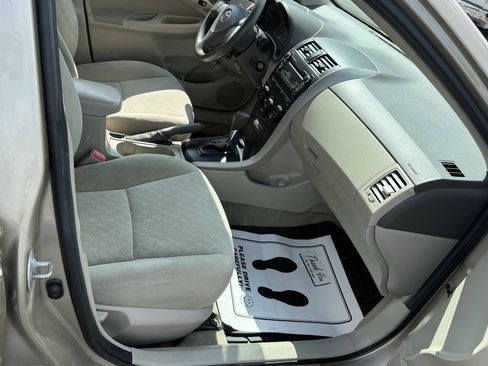 Used 2010 Toyota Corolla LE image 16