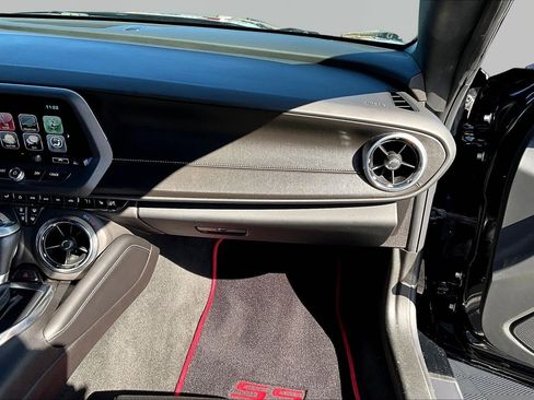 Used 2017 Chevrolet Camaro SS image 25