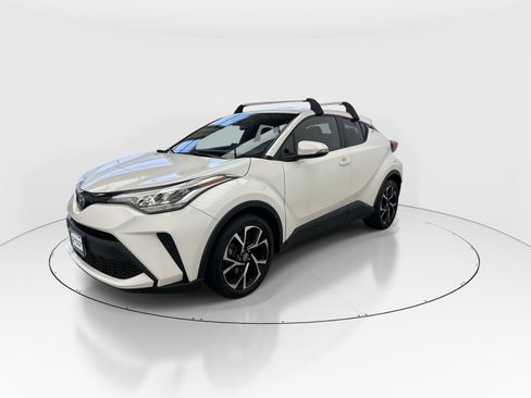 Used 2021 Toyota C-HR XLE image 4