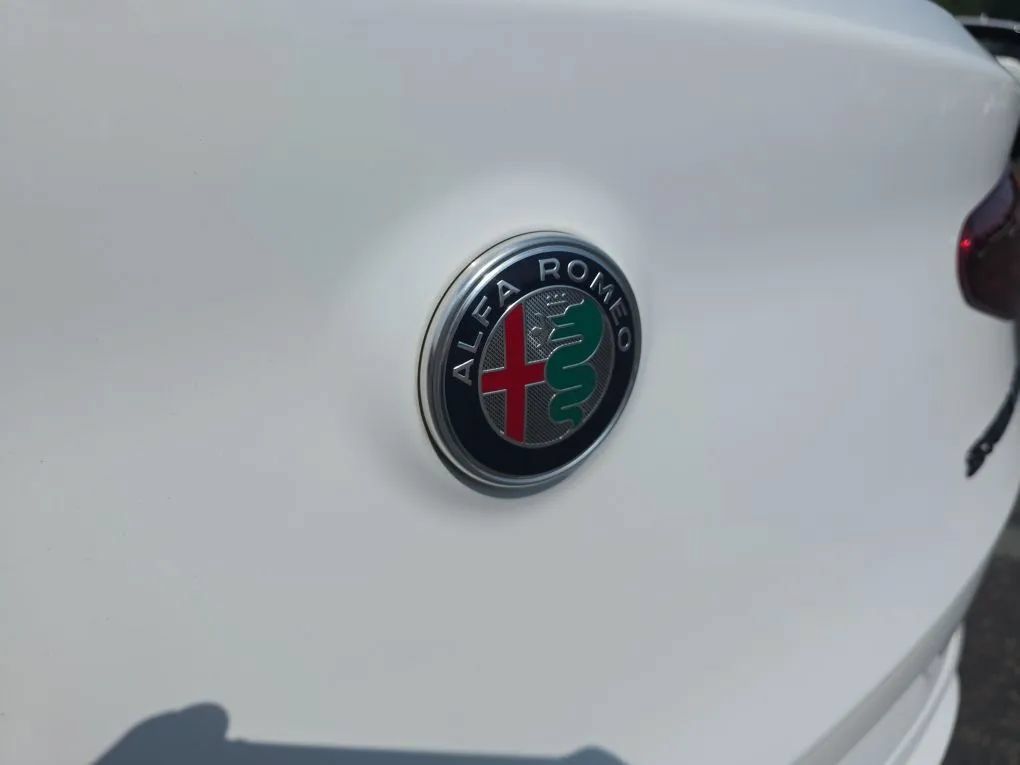 Used 2020 Alfa Romeo Stelvio Ti Sport w/ Quick Order Package 22S Sport AWD/4WD image 10