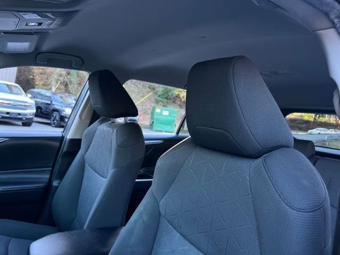 Used 2020 Toyota RAV4 XLE image 14