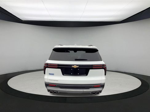 Used 2025 Chevrolet Traverse LT FWD image 7