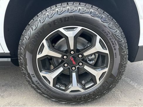 New 2026 GMC Yukon AT4 w/ AT4 Premium Plus Package AWD/4WD image 17